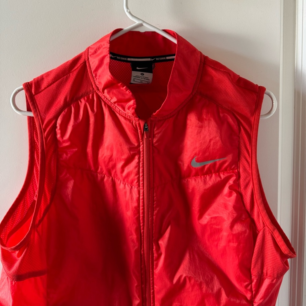 Nike Running Vest Women XL Red Polyfill Lightweight Jacket Full Zip 689256 - Picture 2 of 11